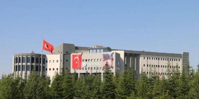 FETÖ'den kapatılan üniversitenin 11 öğrencisi mezun sayıldı