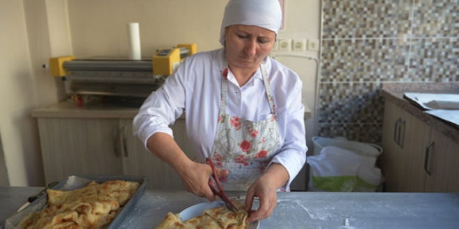 Evlere temizliğe giderken 'patron' oldu