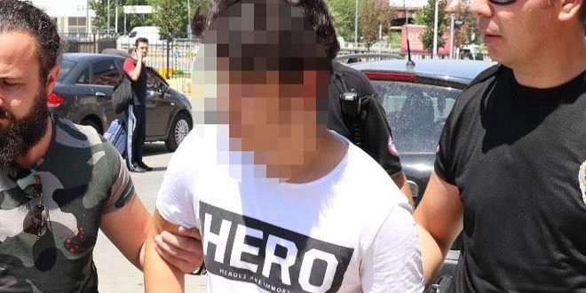 'Hero' tişörtlü genç gözaltına alındı