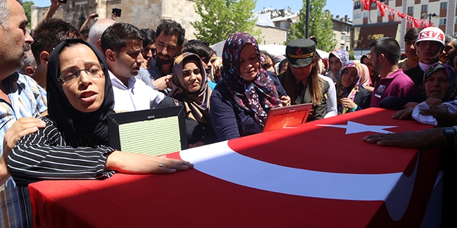Şehit Uzman Çavuş Sakal, Sivas'ta toprağa verildi