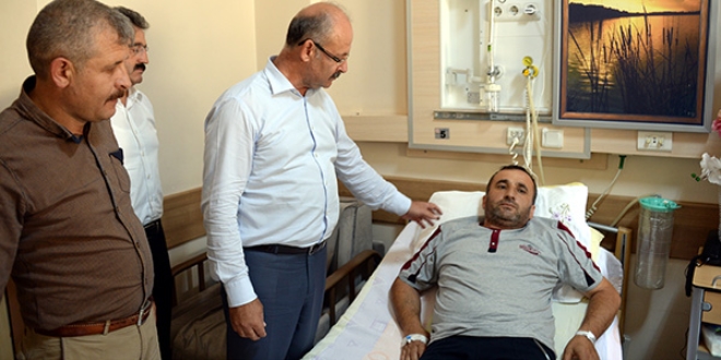 Evine mahkeme celbi getiren PTT görevlisini bıçakladı
