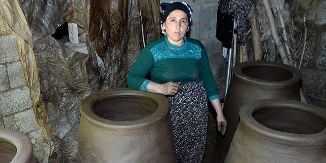 Tandır üreterek 8 çocuğunu büyütüyor