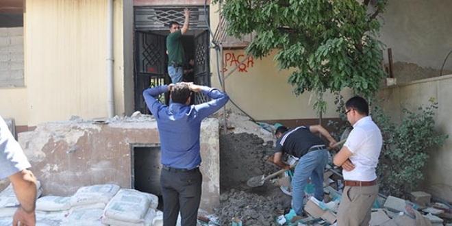 Yıkılan duvarın altında kalan işçi öldü