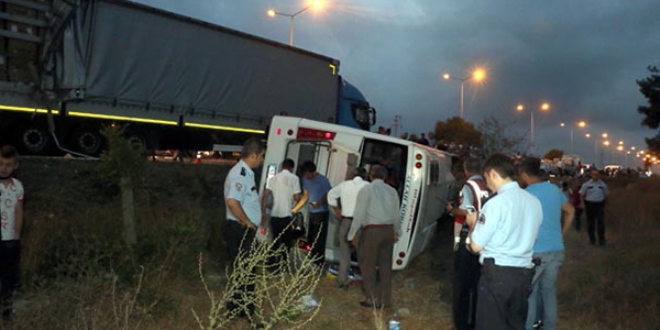 Halk otobüsü ile tır çarpıştı: Çok sayıda yaralı var