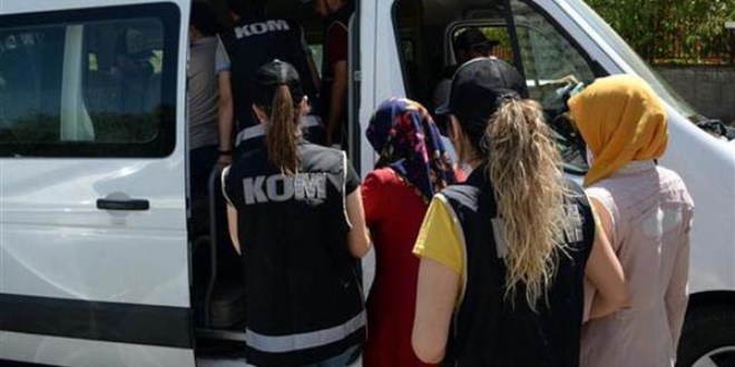 Diyarbakır'da 'gaybubet evleri'ne baskın: 9 gözaltı