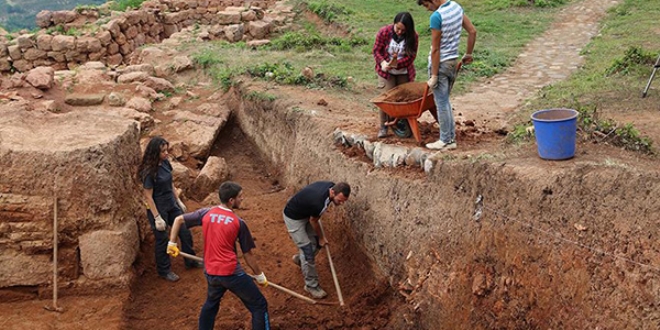 Kazdıkça tarih fışkıran kale gün yüzüne çıkarılıyor