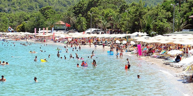 Alman turistler Kemer'den vazgeçmiyor