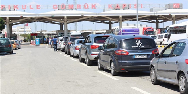 Kapıkule'de tatilcilerin dönüş yoğunluğu