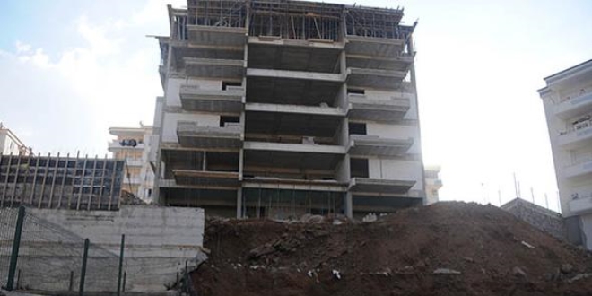 Gaziantep'te bir binanın istinat duvarı çöktü
