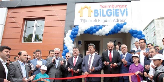Atık malzemelerle sokak hayvanlarına yuva