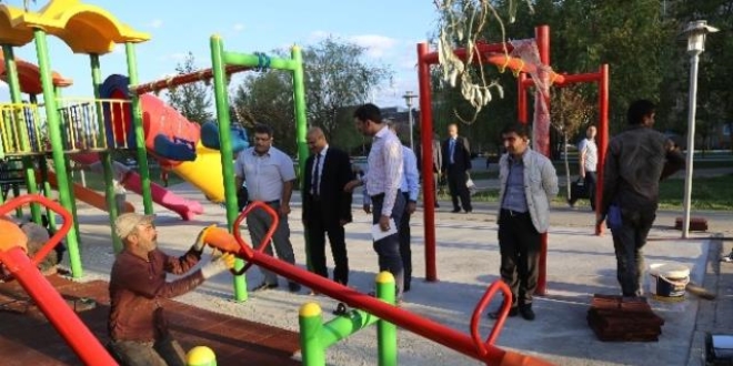 Çocuklar için hastaneyi oyun parkına çevirdiler
