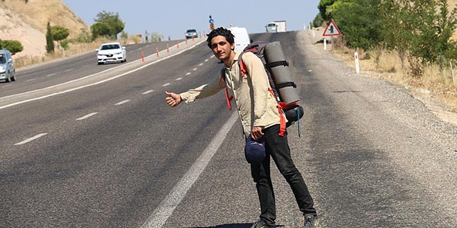'Otostop'la Güneydoğu turuna çıktı