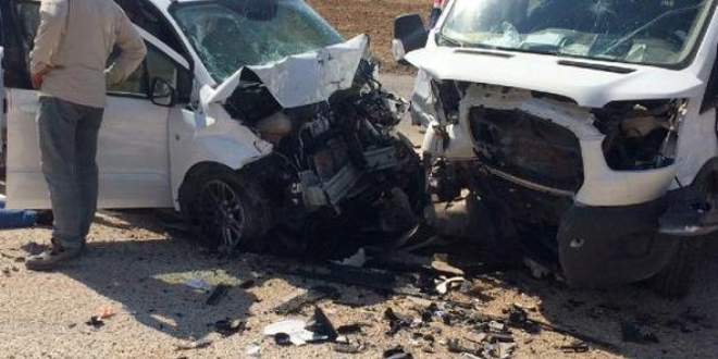 Antalya'da iki araç çarpıştı: 2'si çocuk 9 kişi yaralandı