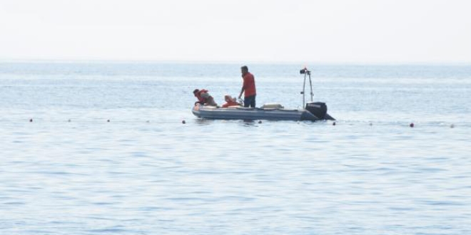 Antalya'da denize giren emekli bakomiser bouldu