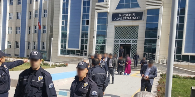 Kırşehir'de gözaltına alınan 1'i ebe, 3 kişi tutuklandı