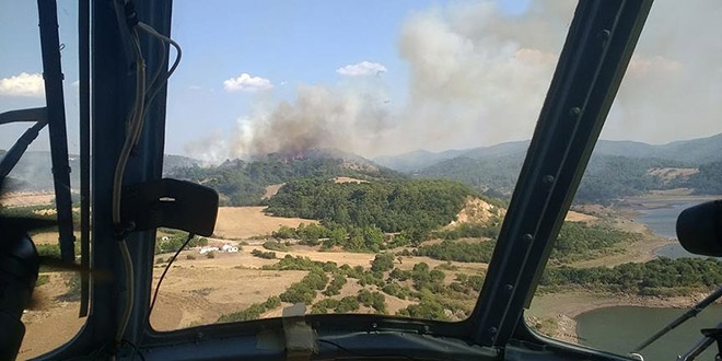 Çanakkale'deki orman yangını söndürmeye çalışılıyor