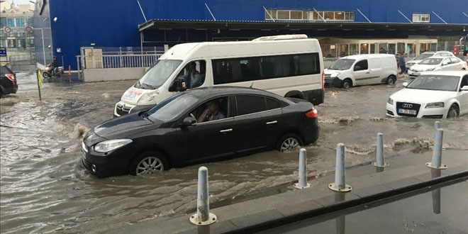 Burdur-Fethiye karayolunda trafik kontrollü sağlanıyor