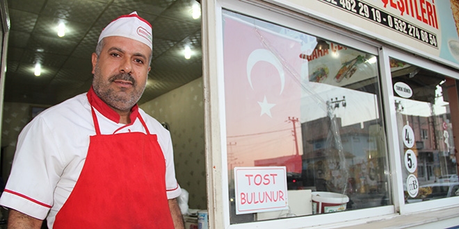 Midyatlı esnafın bayrak hassasiyeti