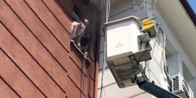 Iğdır Valiliğinde yangın: 8 kişi hastaneye kaldırıldı