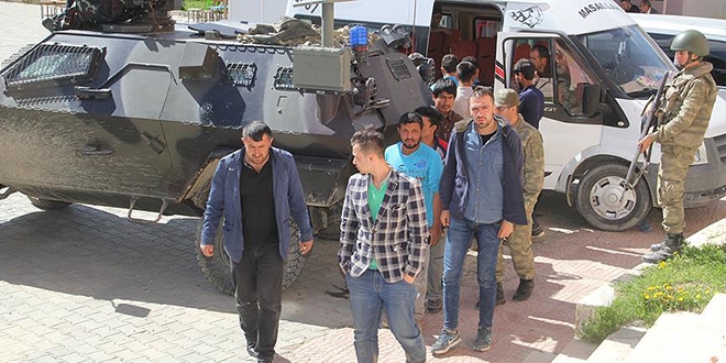 Türkiye'ye yasa dışı girmeye çalışan 975 kişi yakalandı