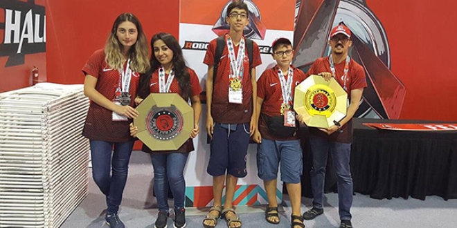 Antalya robot takm dnya ampiyonu oldu