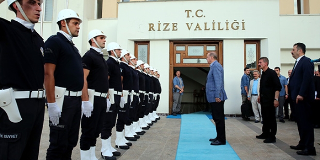 Cumhurbaşkanı Erdoğan, Rize Valiliğini ziyaret etti