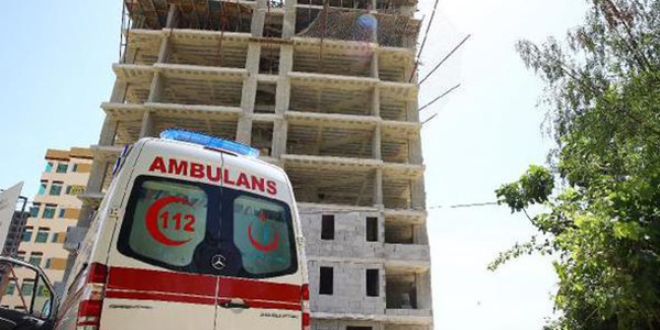 Manisa'da inşaattan düşen işçi öldü