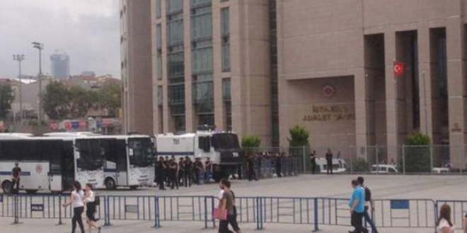 İstanbul Adalet Sarayı önünde gözaltı