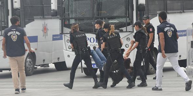 Adliye önünde basın açıklamasına polis müdahalesi