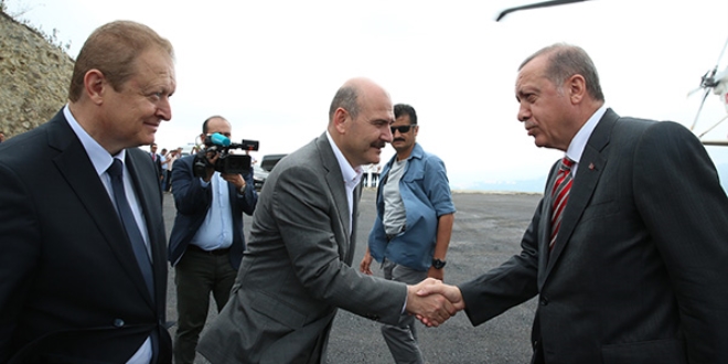 Erdoğan teleferik inşaat alanında incelemelerde bulundu