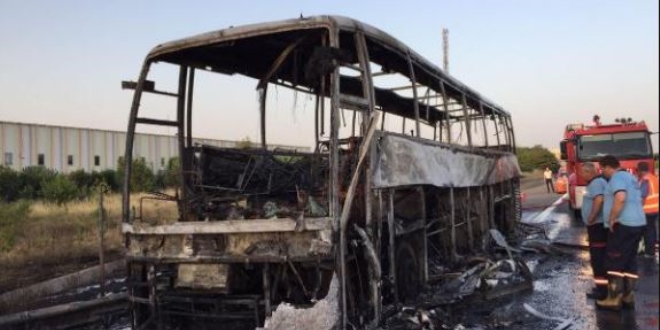 Sakarya'da yolcu otobüsü alev alev yandı