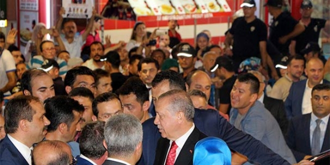 Erdoğan, Rize'de vatandaşlarla sohbet etti