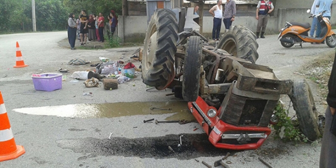 Mevsimlik işçileri taşıyan traktör devrildi: 18 yaralı