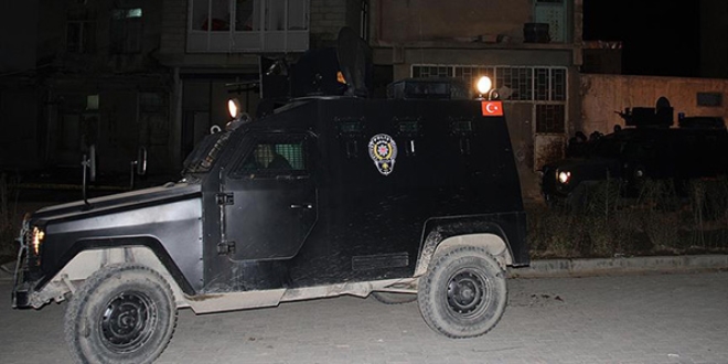 AK Parti'ye saldırıyı çocuğa yaptırmışlar