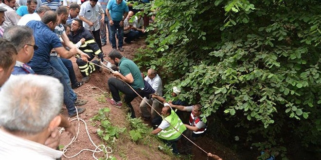 Ordu'da fındık işçilerini taşıyan minibüs devrildi: 17 yaralı