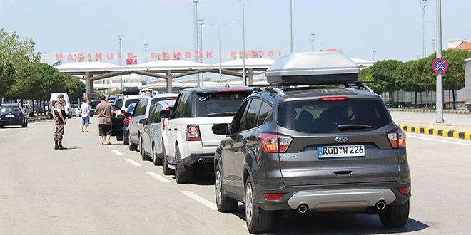 Kapıkule'de dönüş yoğunluğu sürüyor