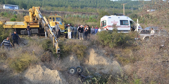 Tarım işçilerini taşıyan traktör devrildi: 3 ölü, 10 yaralı