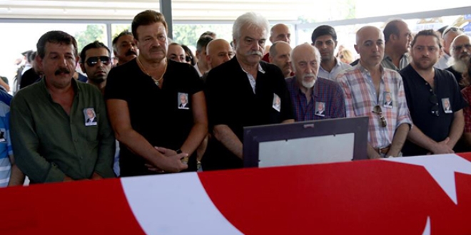 Oyuncu Seyfettin Karadayı son yolculuğuna uğurlandı