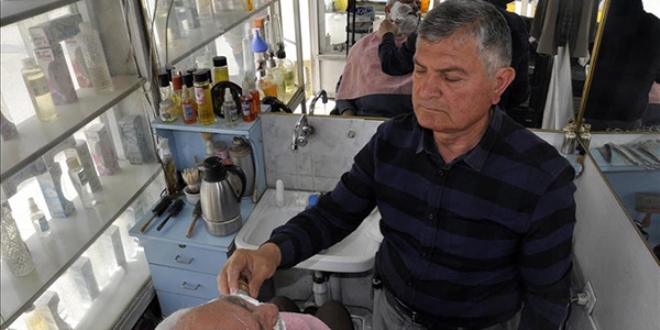 60 yıldır makas ve tarağı elinden bırakmadı