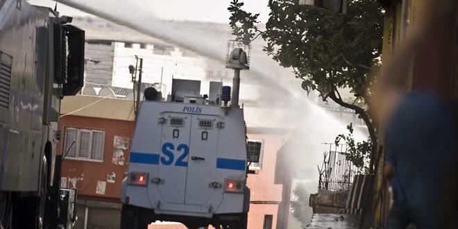 Kadıköy'de izinsiz gösteriye müdahale