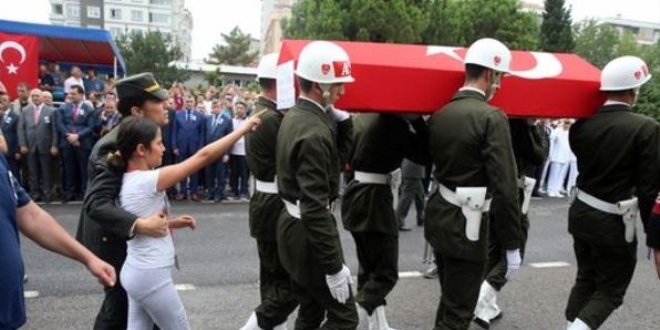 Şehit astsubay, doğum gününde toprağa verildi