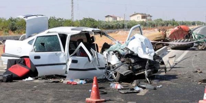 Düğün yolunda feci kaza: 1 ölü, 4 yaralı