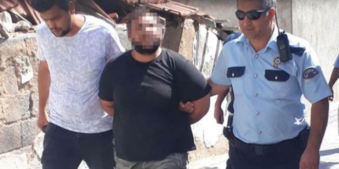 Annesine bıçakla saldıran genç yakalandı