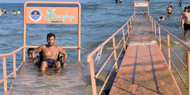 Mersin Büyükşehir Belediyesi Engelli Plajı kurdu