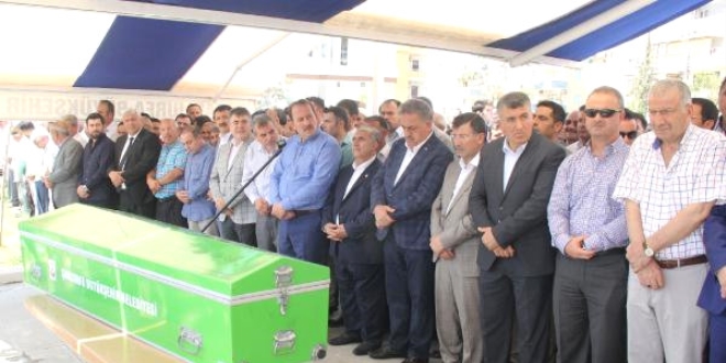 Ak Parti'li vekilin babasının cenazesi toprağa verildi