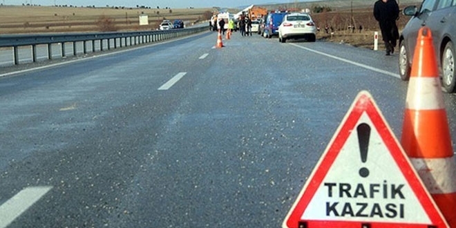 Kocaeli'de iki otomobil çarpıştı: 6 yaralı