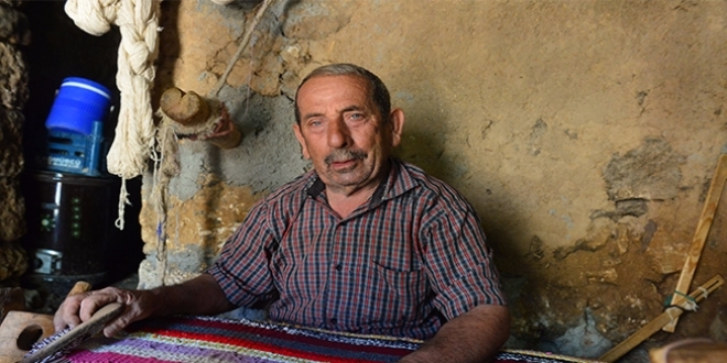 150 yıllık tezgahta ata mesleğini sürdürüyor