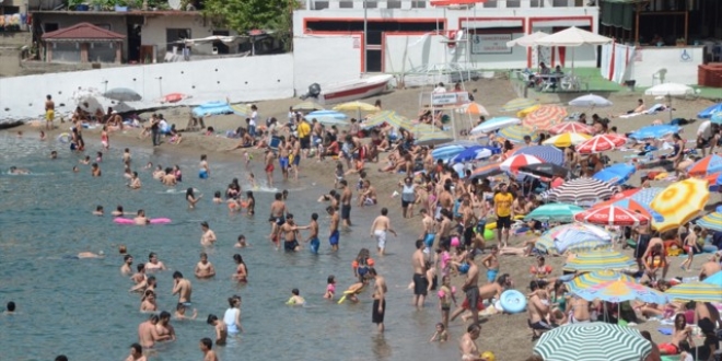 Sakarya'da vatandalar sahillere akn etti