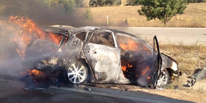 Kaza yapan otomobil alev aldı: 1 ölü, 2 yaralı