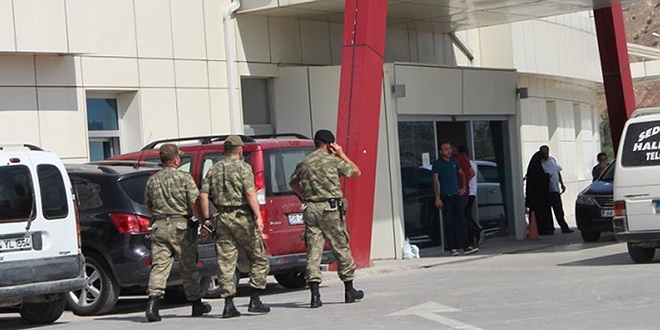 Askerlerin zehirlenmesine ilişkin 3 müfettiş görevlendirildi
